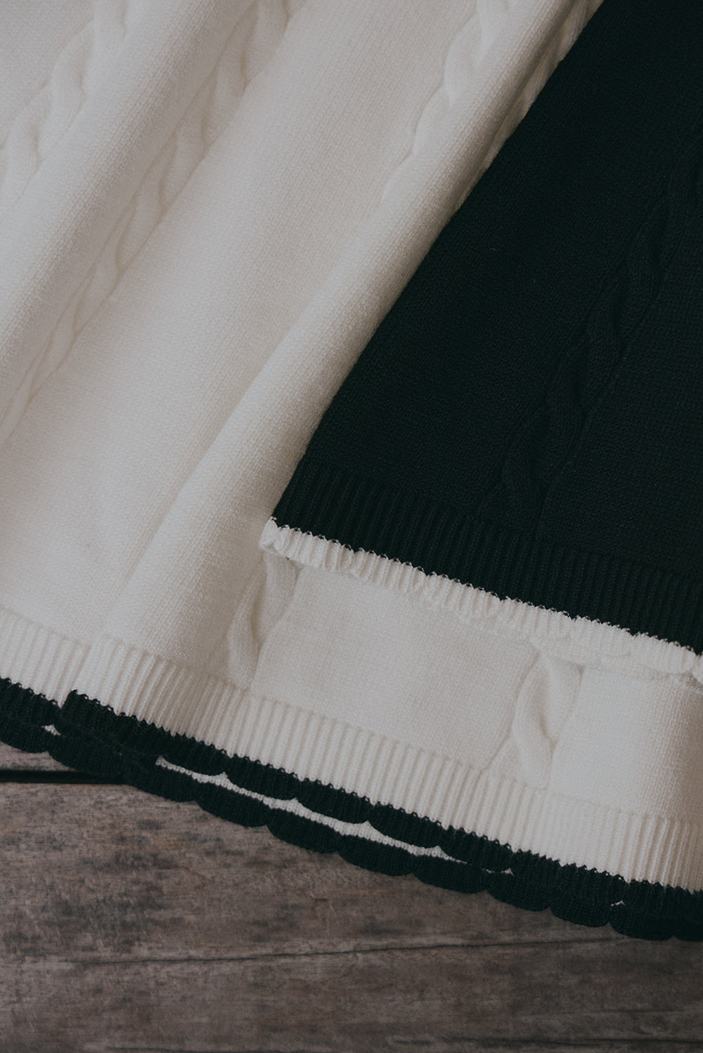 午後漫步麻花花邊平口襯墊短洋裝<br>Afternoon Walk Knit Ripple Trim Strapless Flare Mini Bra Dress