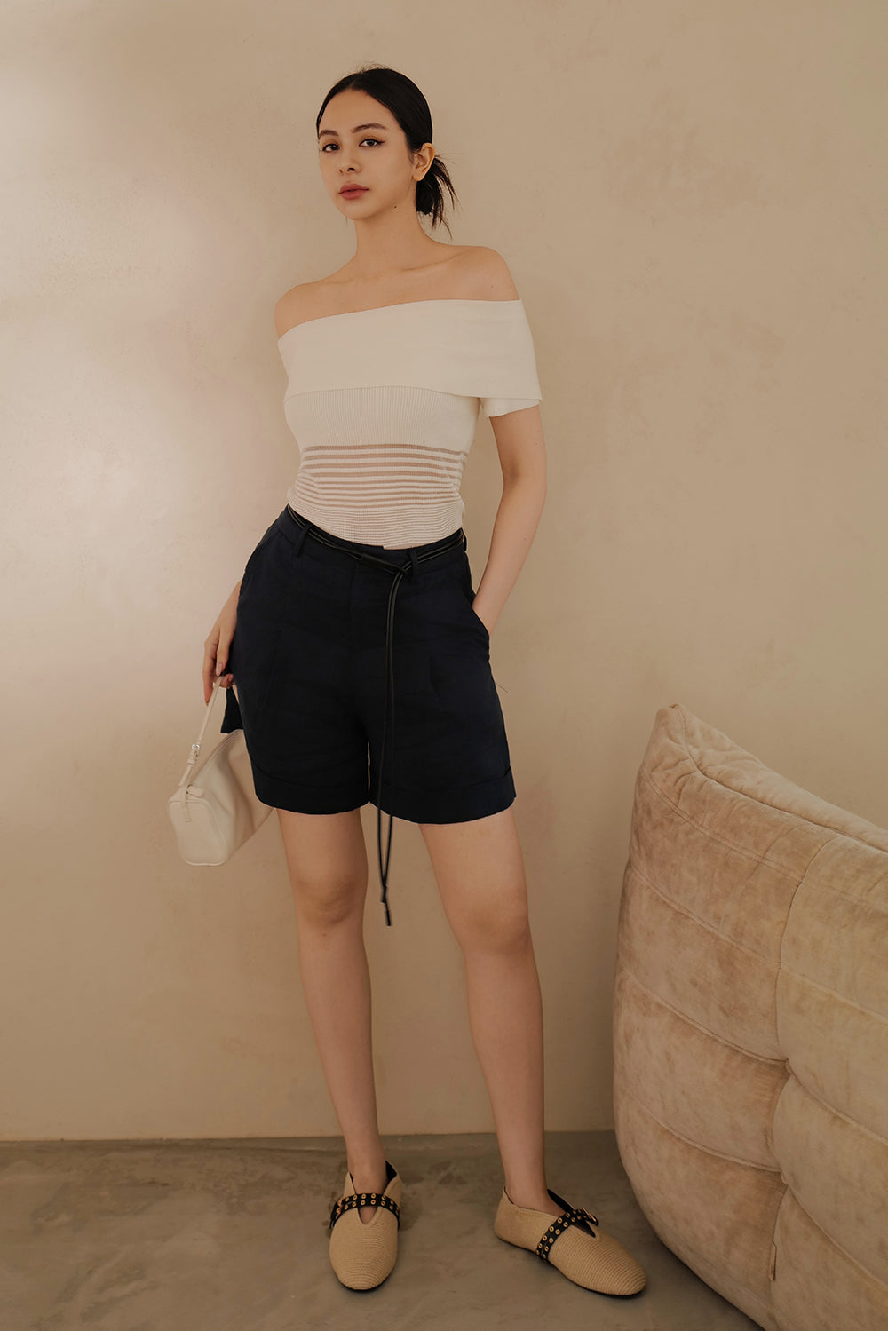 【預購】亞麻反褶短褲（附腰帶）<br>Linen Cuffed Shorts with Tie Belt