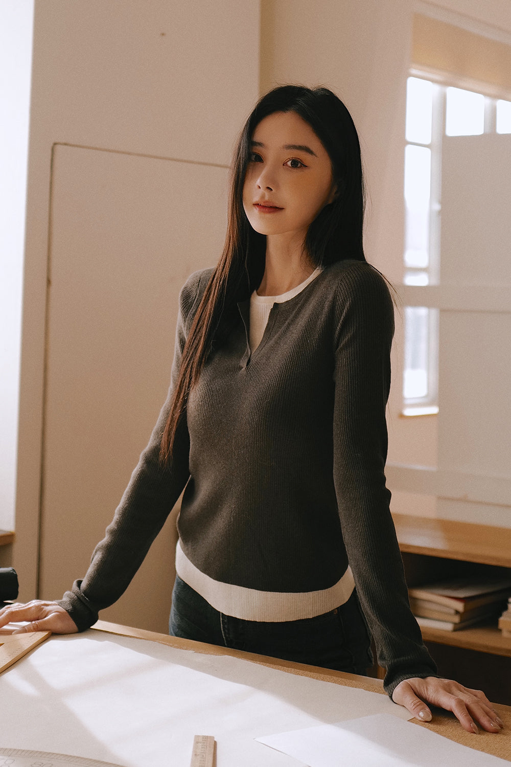 假兩件V領長袖針織上衣<br>Faux Two-Piece V-Neck Sweater