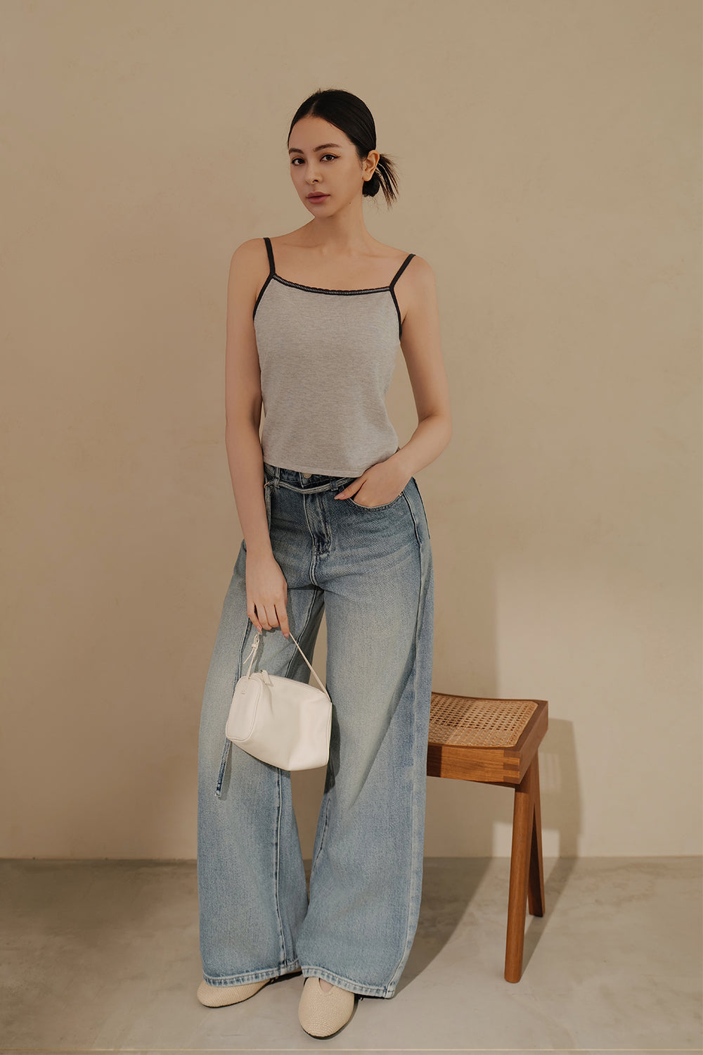 【預購】高腰牛仔寬褲（附腰帶）<br>High-Waisted Wide-Leg Jeans with Tie