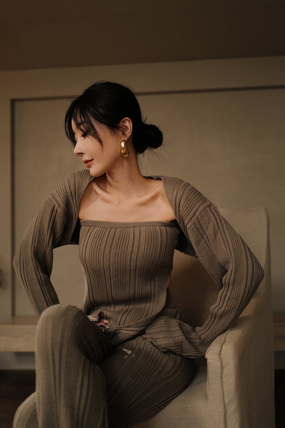 坑條針織罩衫<br>Wide Ribbed Knit Shrug