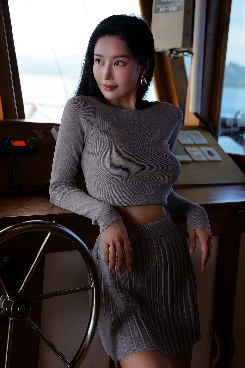 冰紗短版上衣 <br>Ice Knit Long Sleeve Crop Top