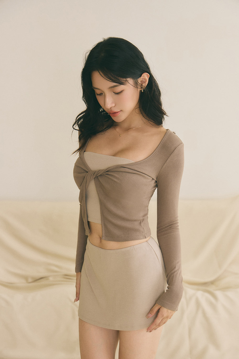 一見鍾情羅紋扭結上衣<br>Elegant Rib Knit Twist Detail Crop Top