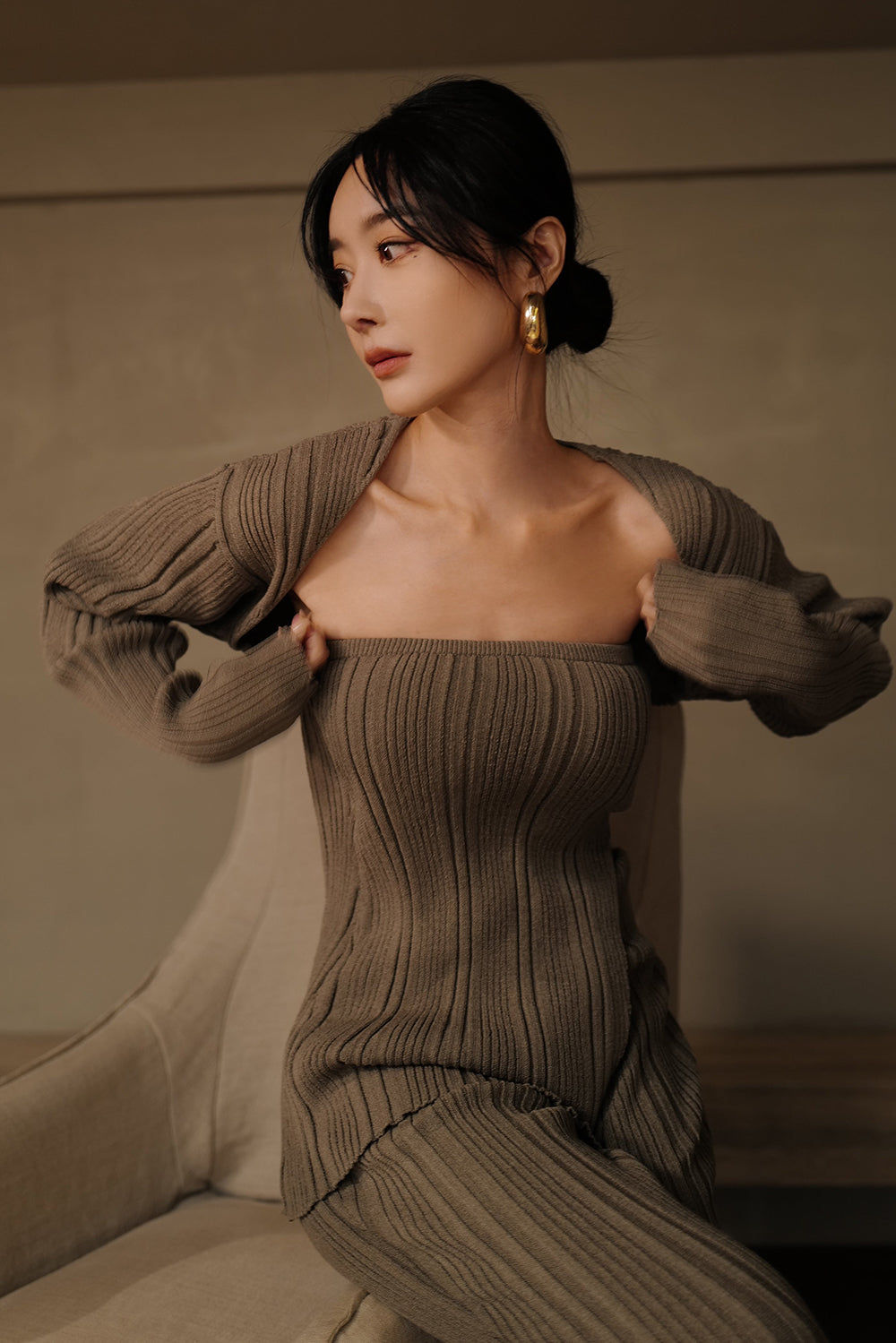 坑條針織罩衫<br>Wide Ribbed Knit Shrug