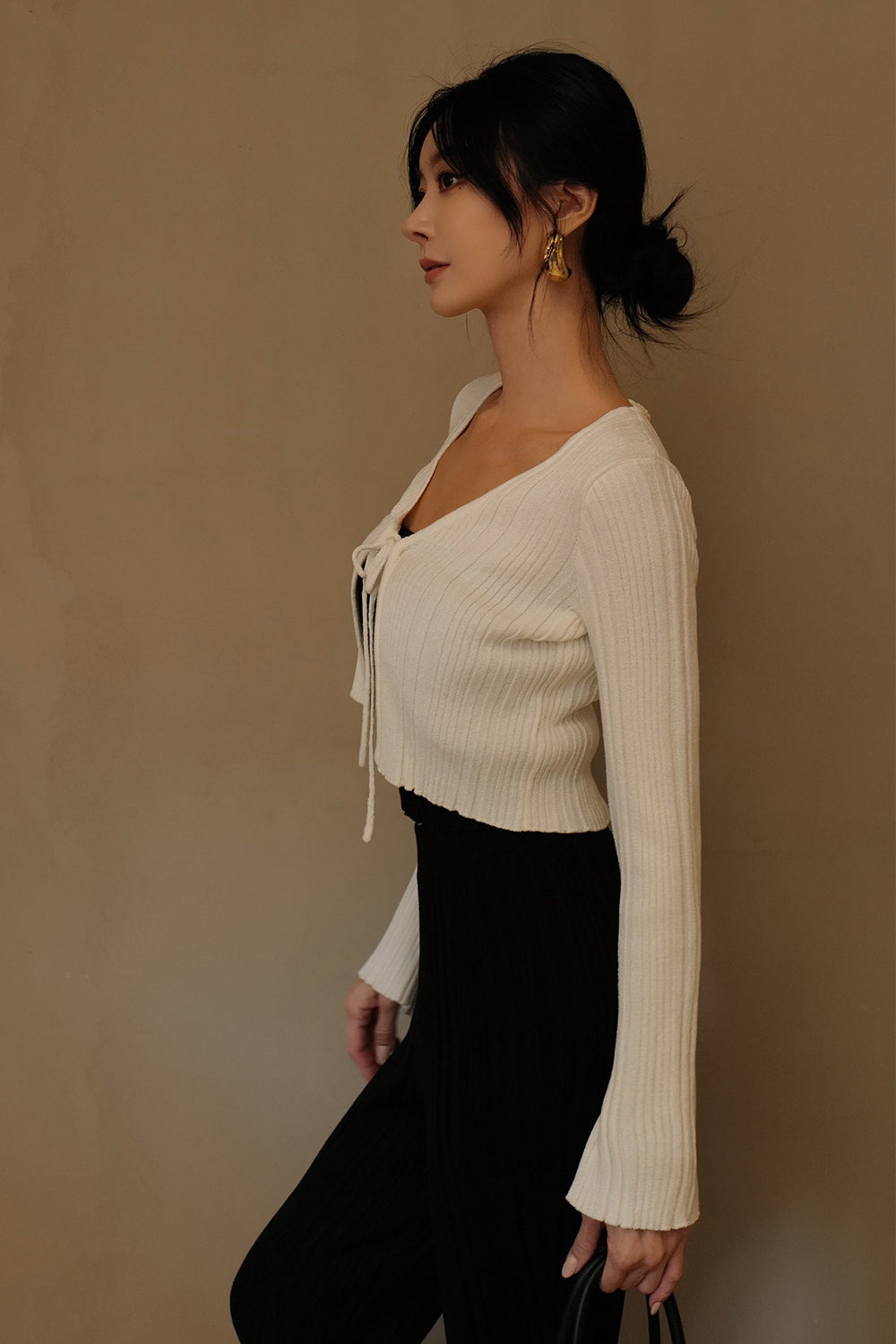 坑條針織綁帶小外套<br>Wide Ribbed Knit Cardigan