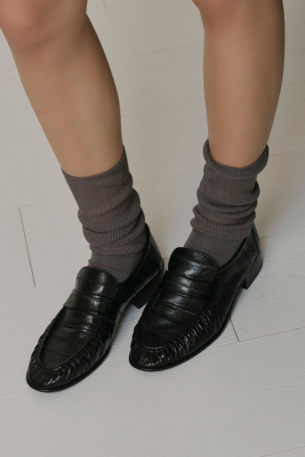 中筒皺皺襪<br>Elegant Rib Knit Loose Socks