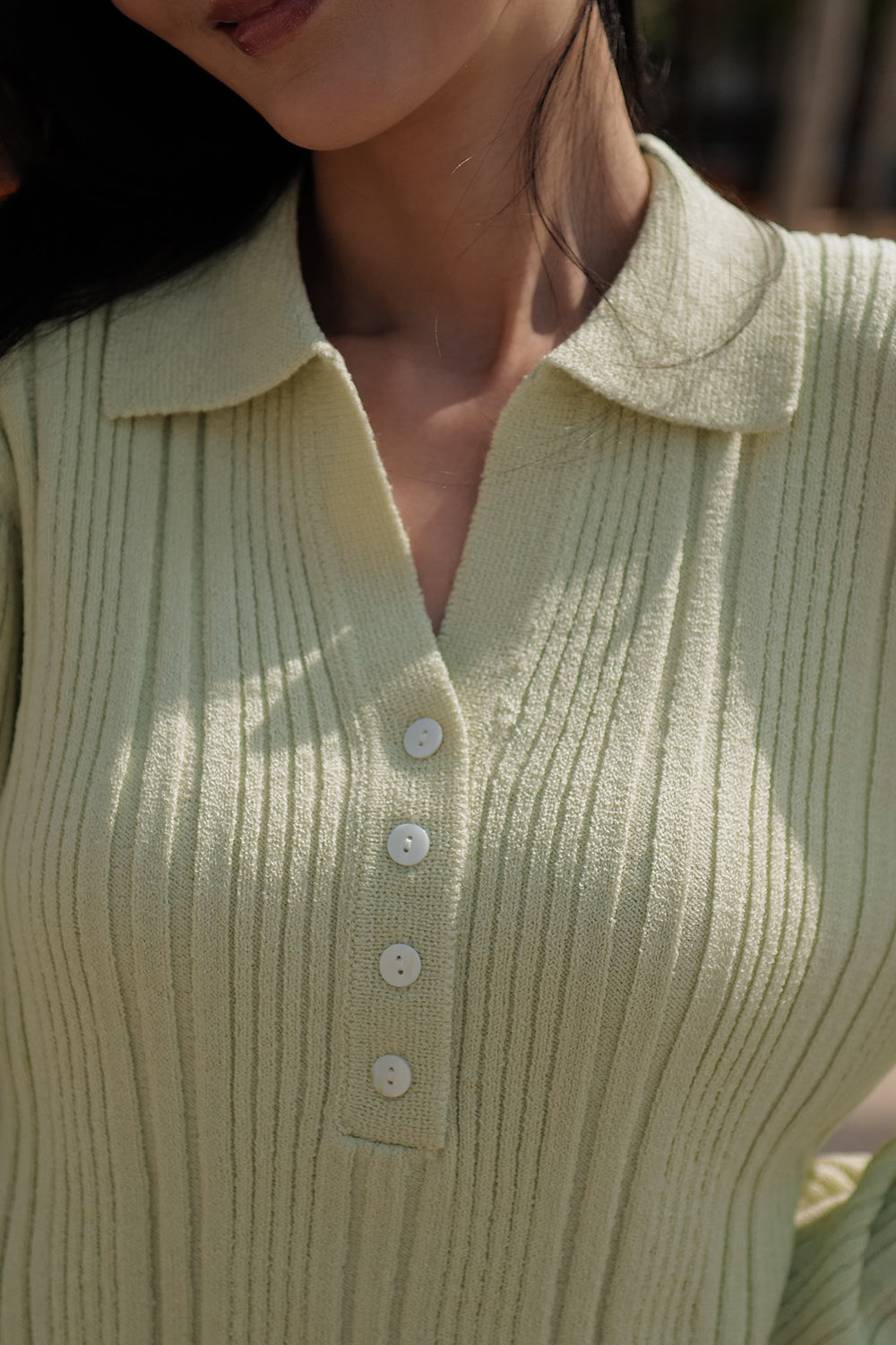 坑條針織翻領開釦長袖上衣<br>Wide Ribbed Knit Button-Down Collared Top