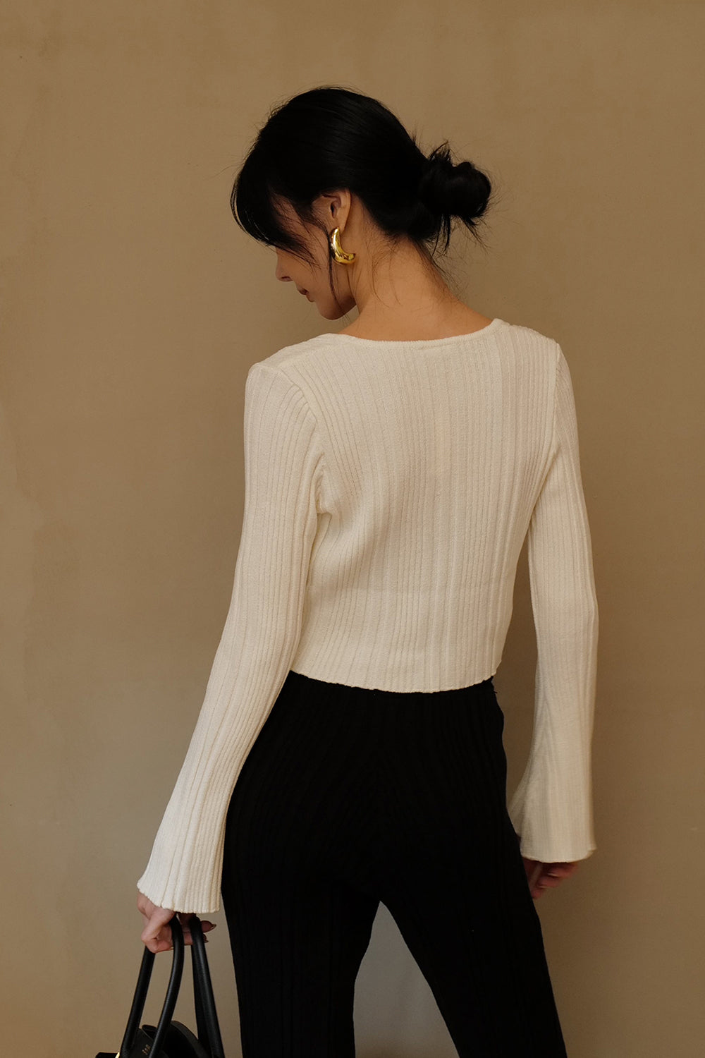 坑條針織綁帶小外套<br>Wide Ribbed Knit Cardigan