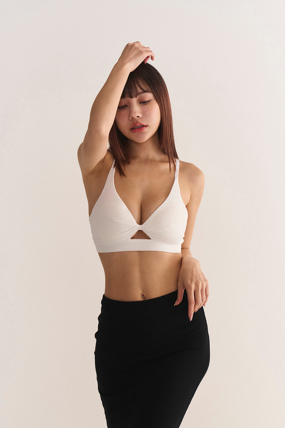 輕透扭結造型 BraTop<br>ESSENTIAL FRONT KNOT BRA TOP