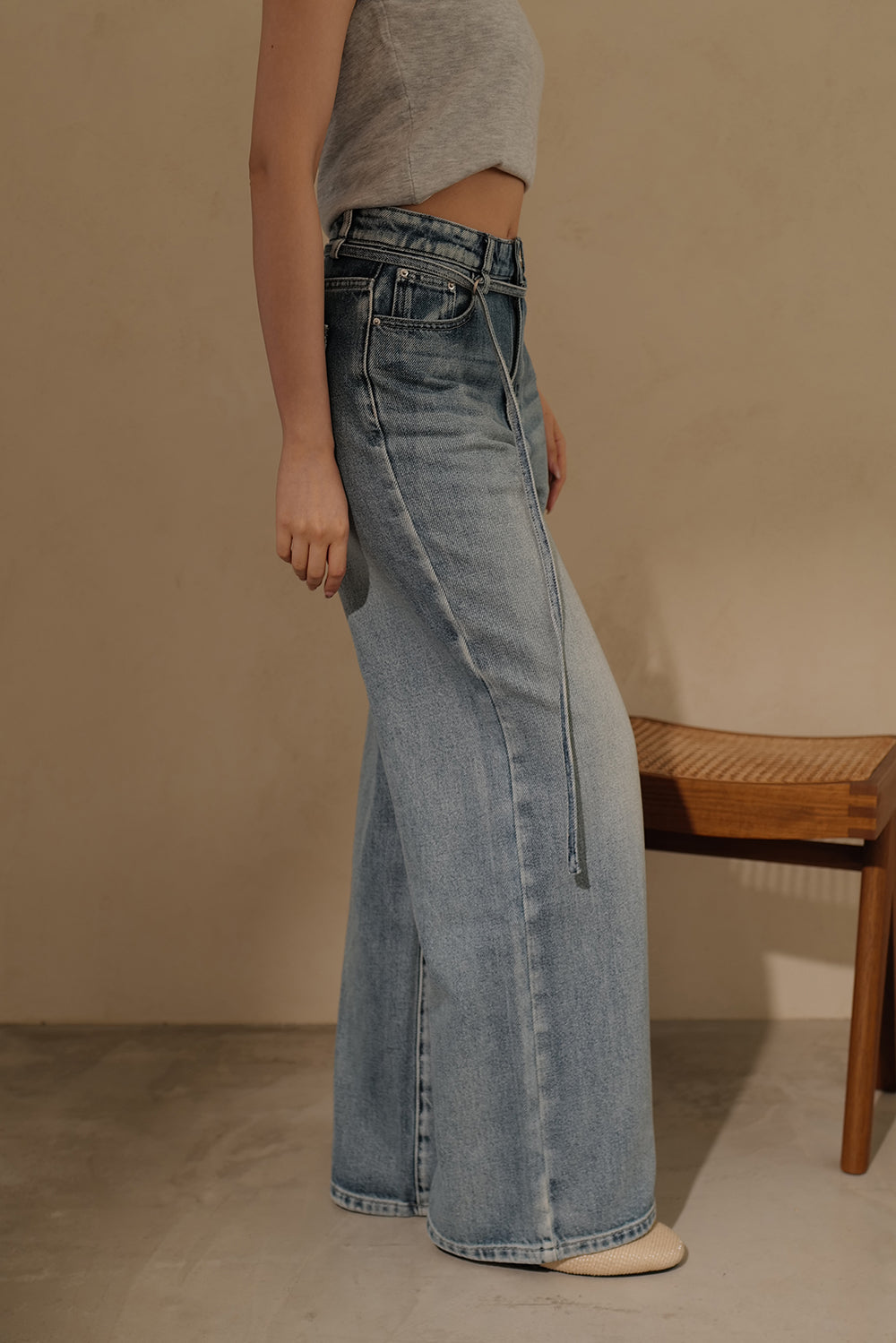 【預購】高腰牛仔寬褲（附腰帶）<br>High-Waisted Wide-Leg Jeans with Tie