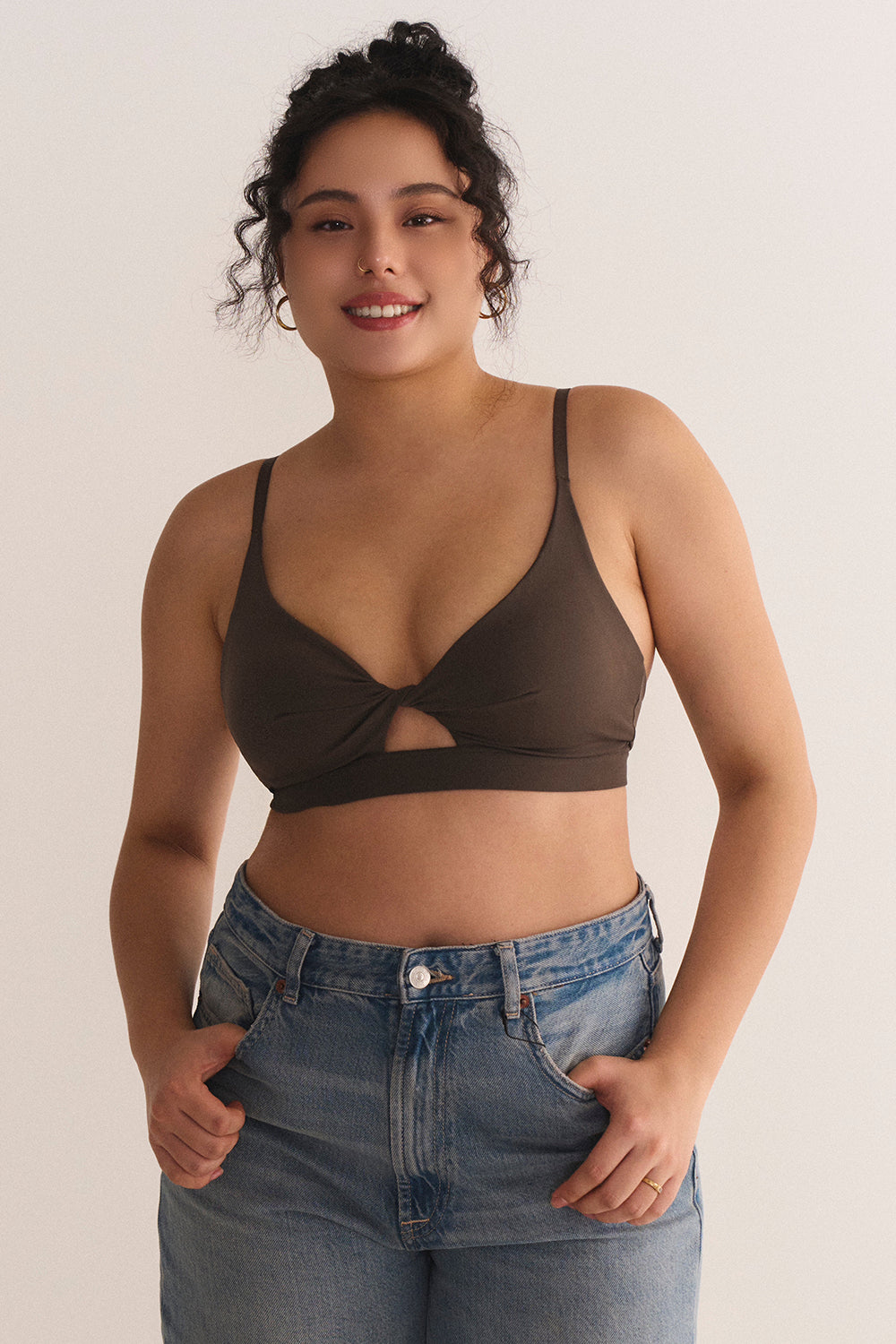 輕透扭結造型 BraTop<br>ESSENTIAL FRONT KNOT BRA TOP