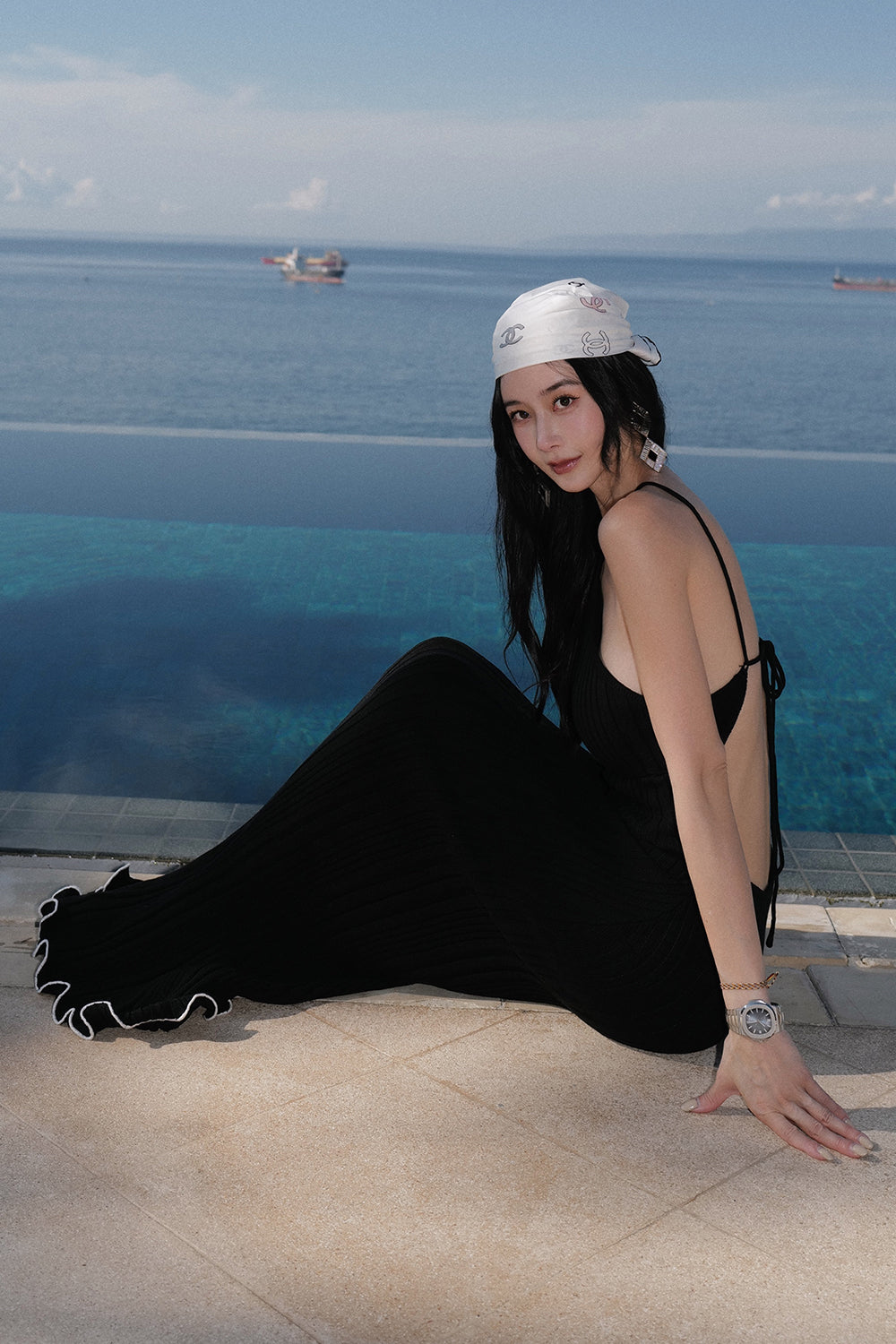 輕氧針織荷葉繞脖襯墊長洋裝<br>Wide Ribbed Knit Ruffled Hem Halter Maxi Bra Dress