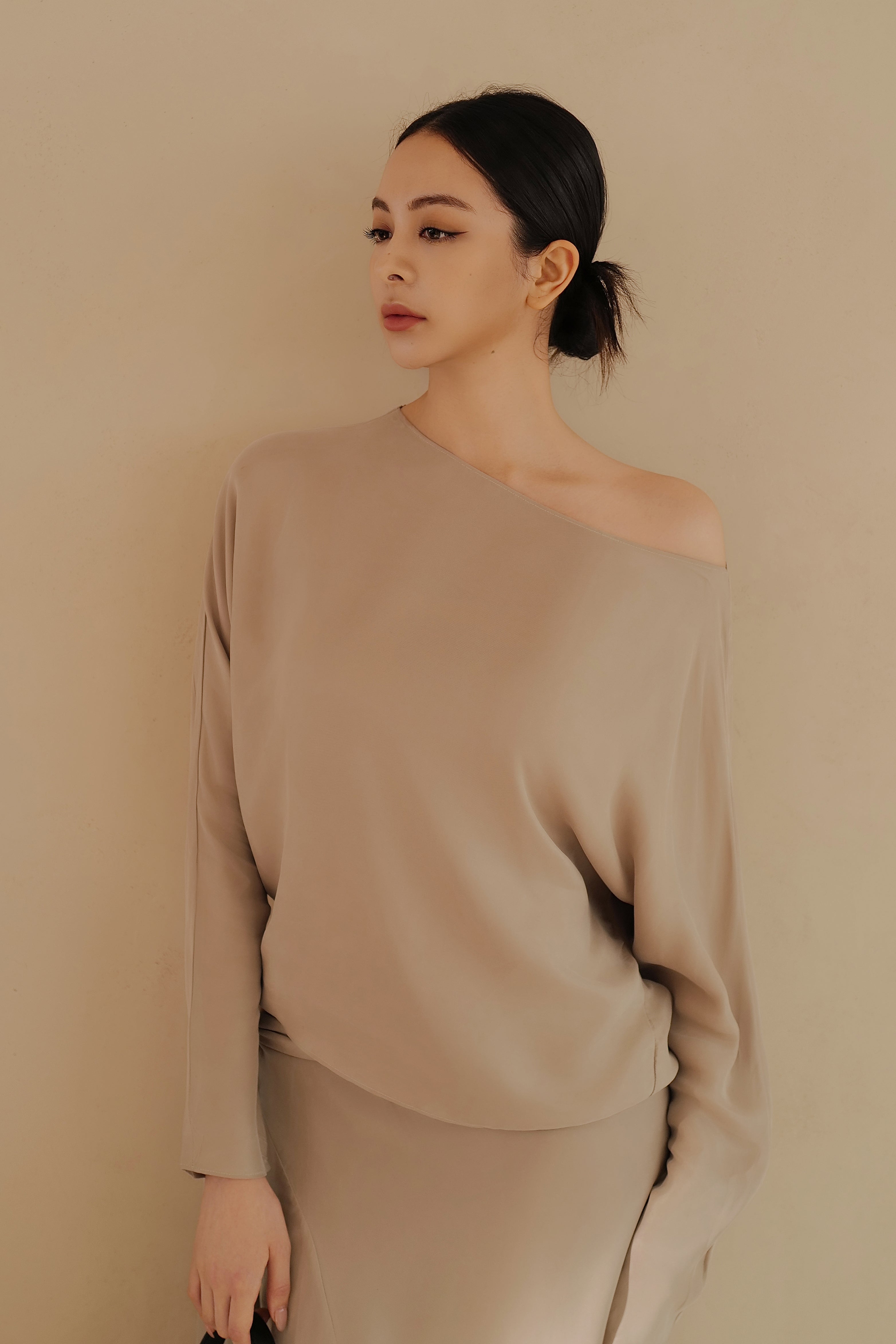 【預購】寬領長袖上衣<br>Eco-Friendly Wide-Neck Long-Sleeve Top