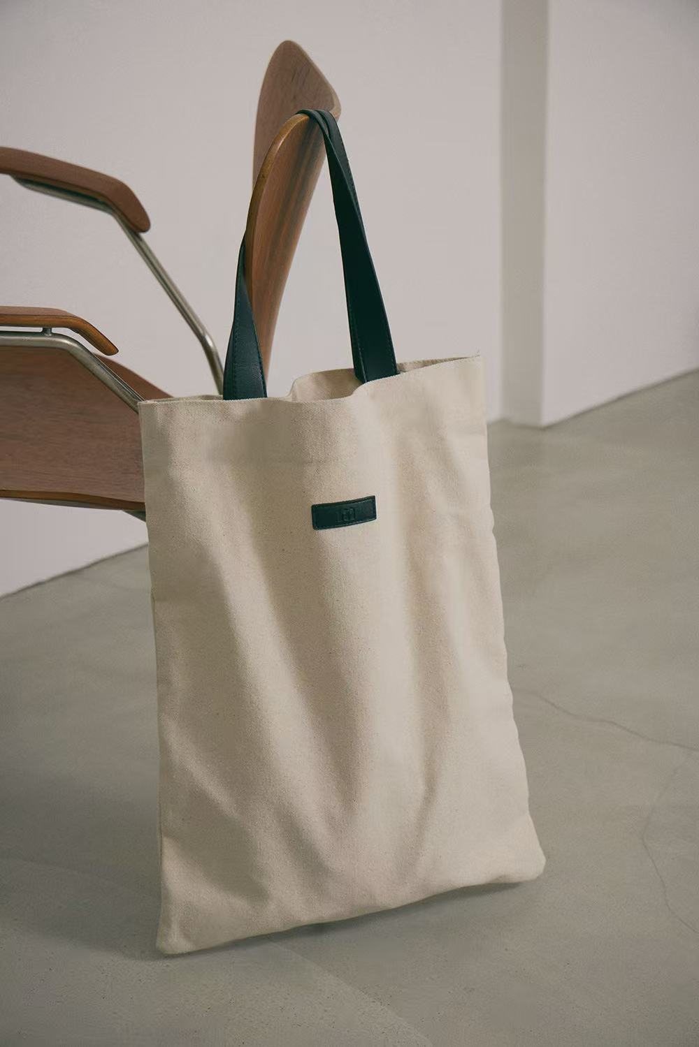 【贈品】mumm皮革撞色帆布包<br>mumm Color-Block Brand Shopping Bag