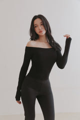 一見鍾情羅紋露肩長袖襯墊上衣<br>Elegant Rib Knit Asymmetric One-Shoulder Long Sleeve BraTop