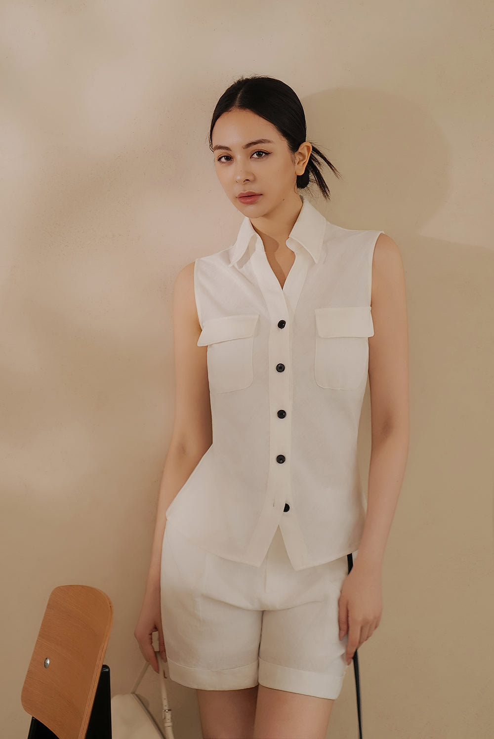 【預購】天絲亞麻排釦V領背心<br>Tencel-Linen Notched Collar Buttoned Vest