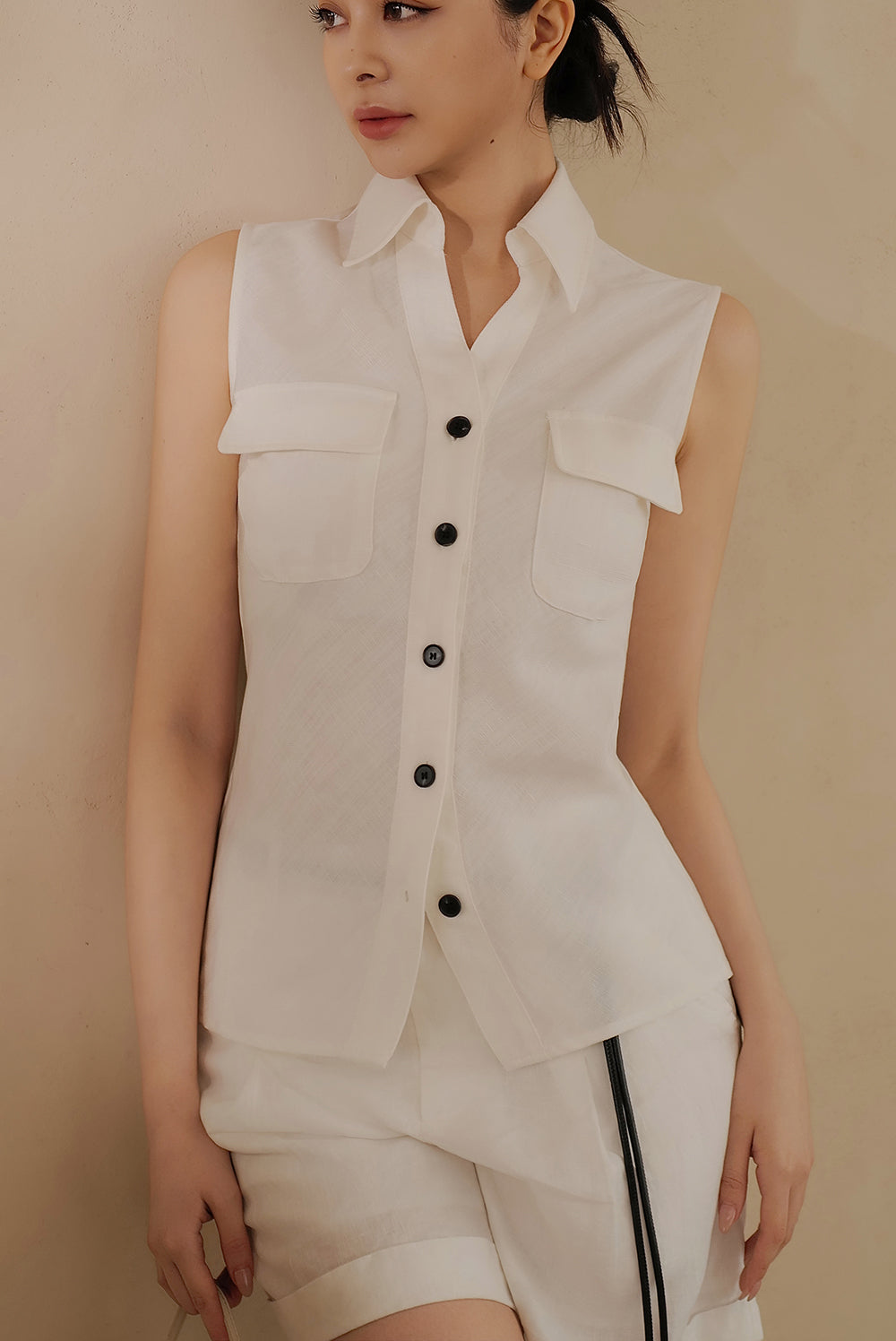 【預購】天絲亞麻排釦V領背心<br>Tencel-Linen Notched Collar Buttoned Vest