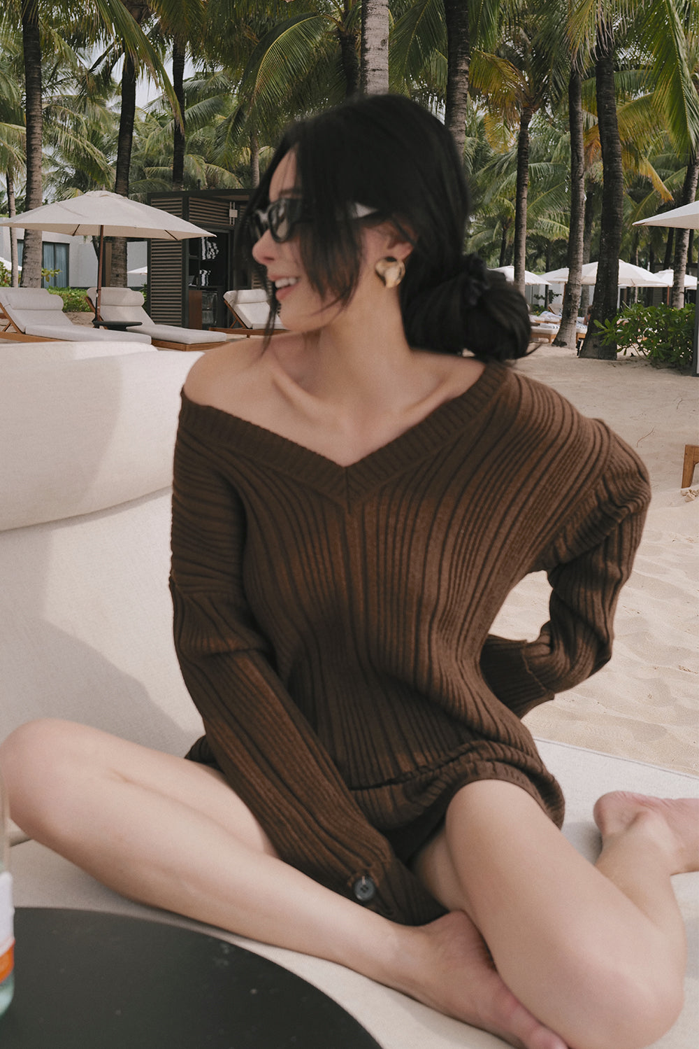 坑條針織V領長袖上衣<br>Wide Ribbed Knit V-Neck Long Sleeve Top