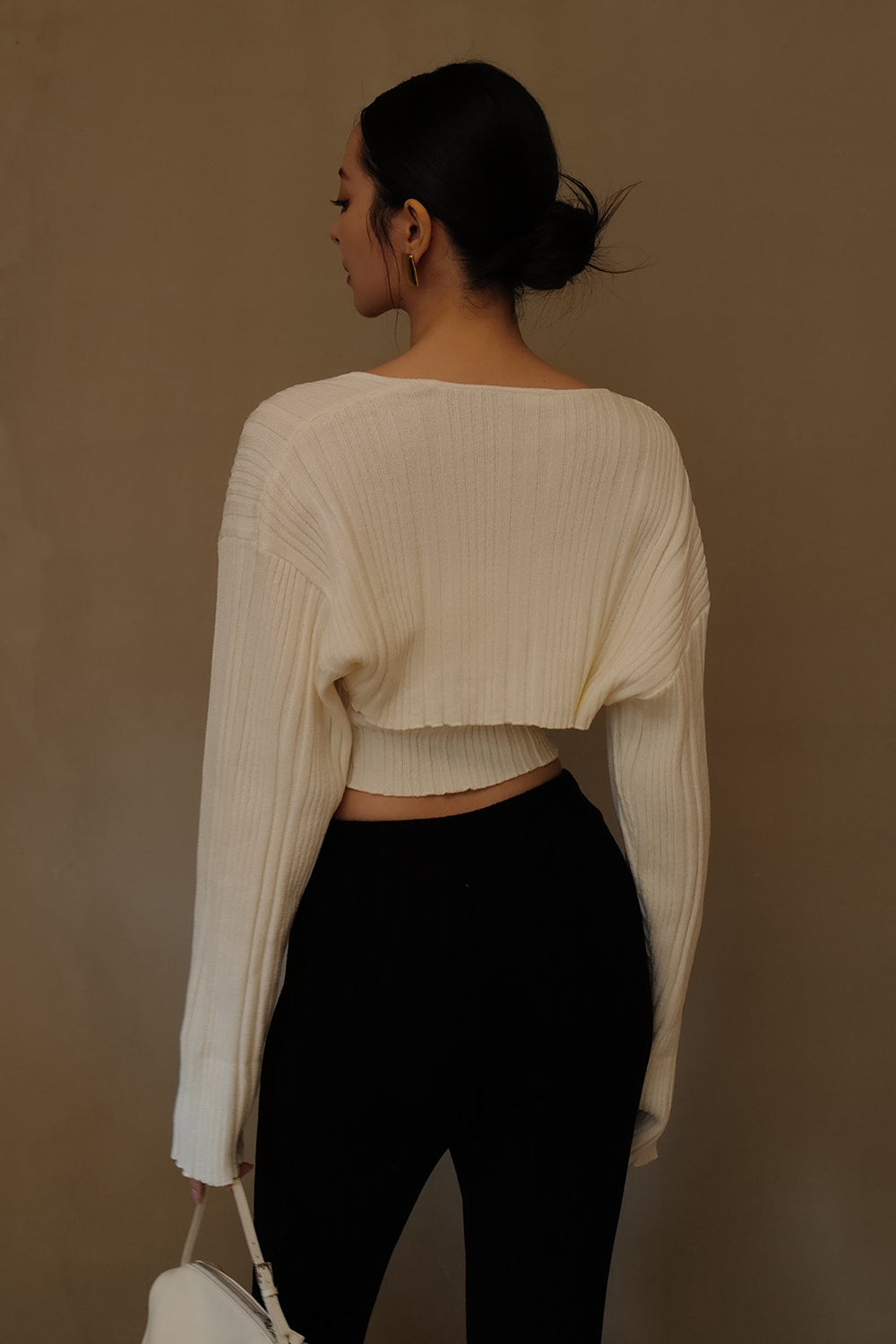 坑條針織罩衫<br>Wide Ribbed Knit Shrug