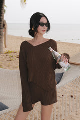 坑條針織V領長袖上衣<br>Wide Ribbed Knit V-Neck Long Sleeve Top