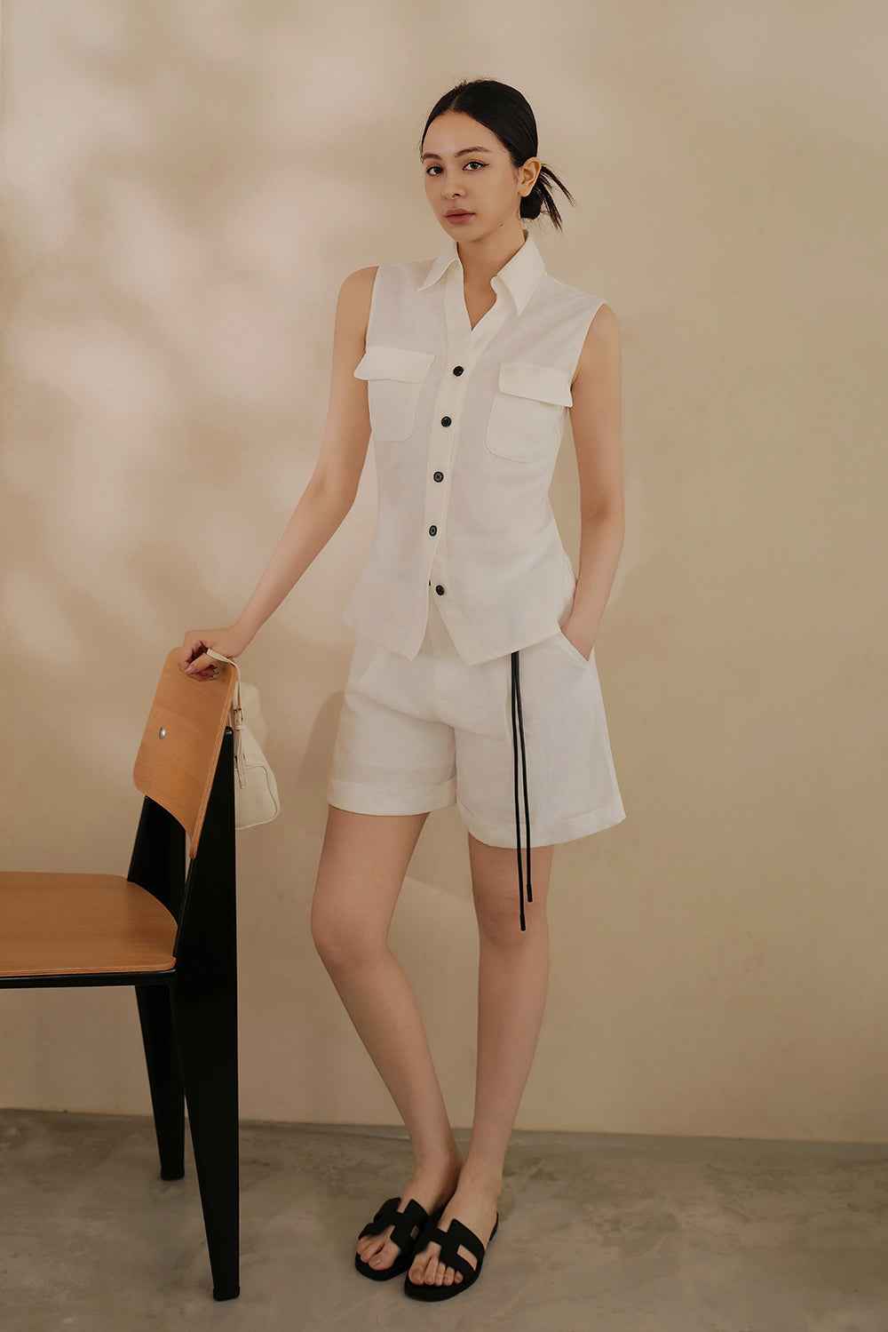 【預購】天絲亞麻排釦V領背心<br>Tencel-Linen Notched Collar Buttoned Vest