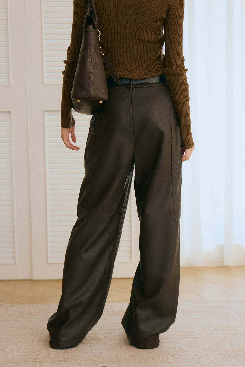 皮革側拉鍊寬褲<br>Faux Leather Wide-Leg Pants