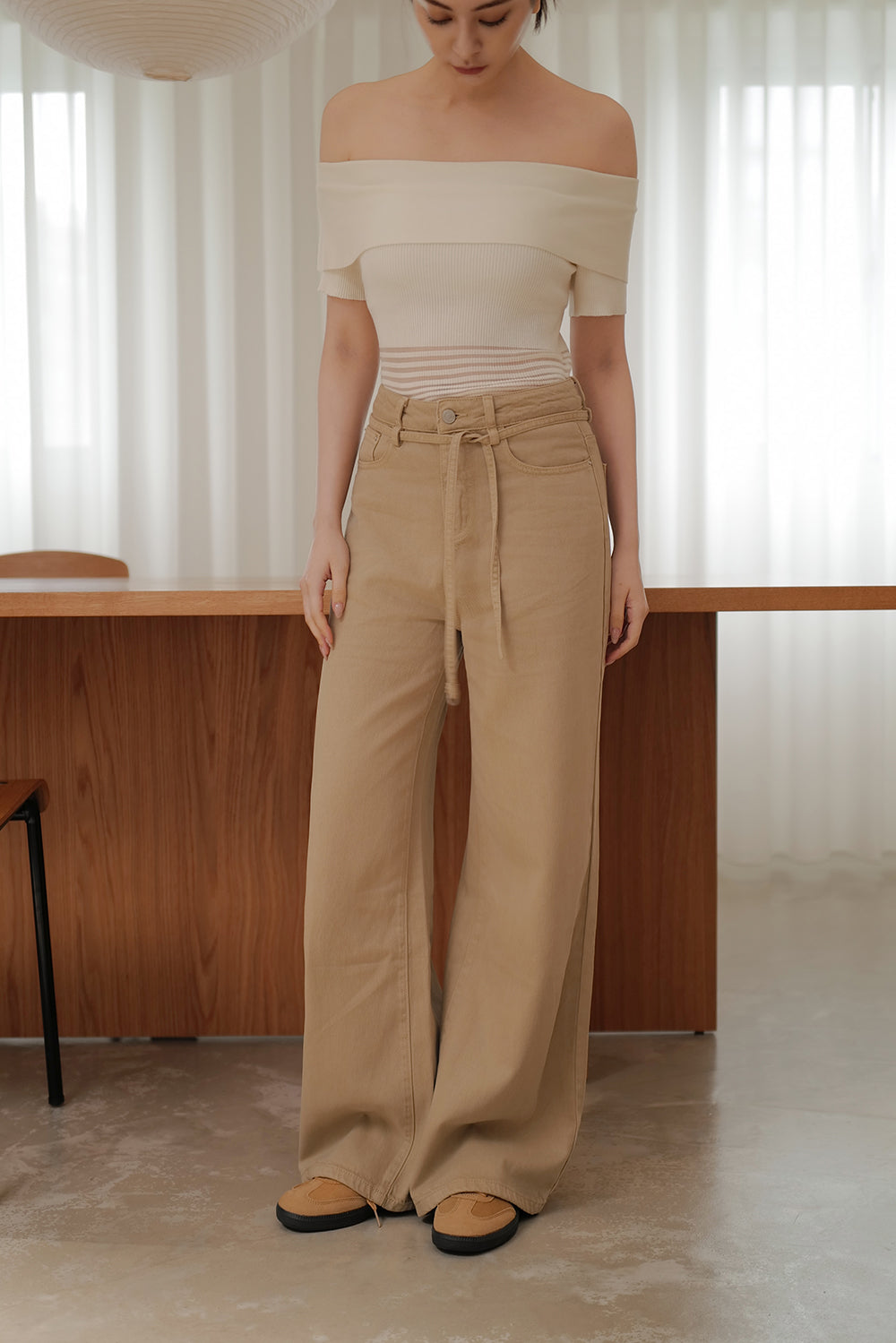 【預購】高腰牛仔寬褲（附腰帶）<br>High-Waisted Wide-Leg Jeans with Tie