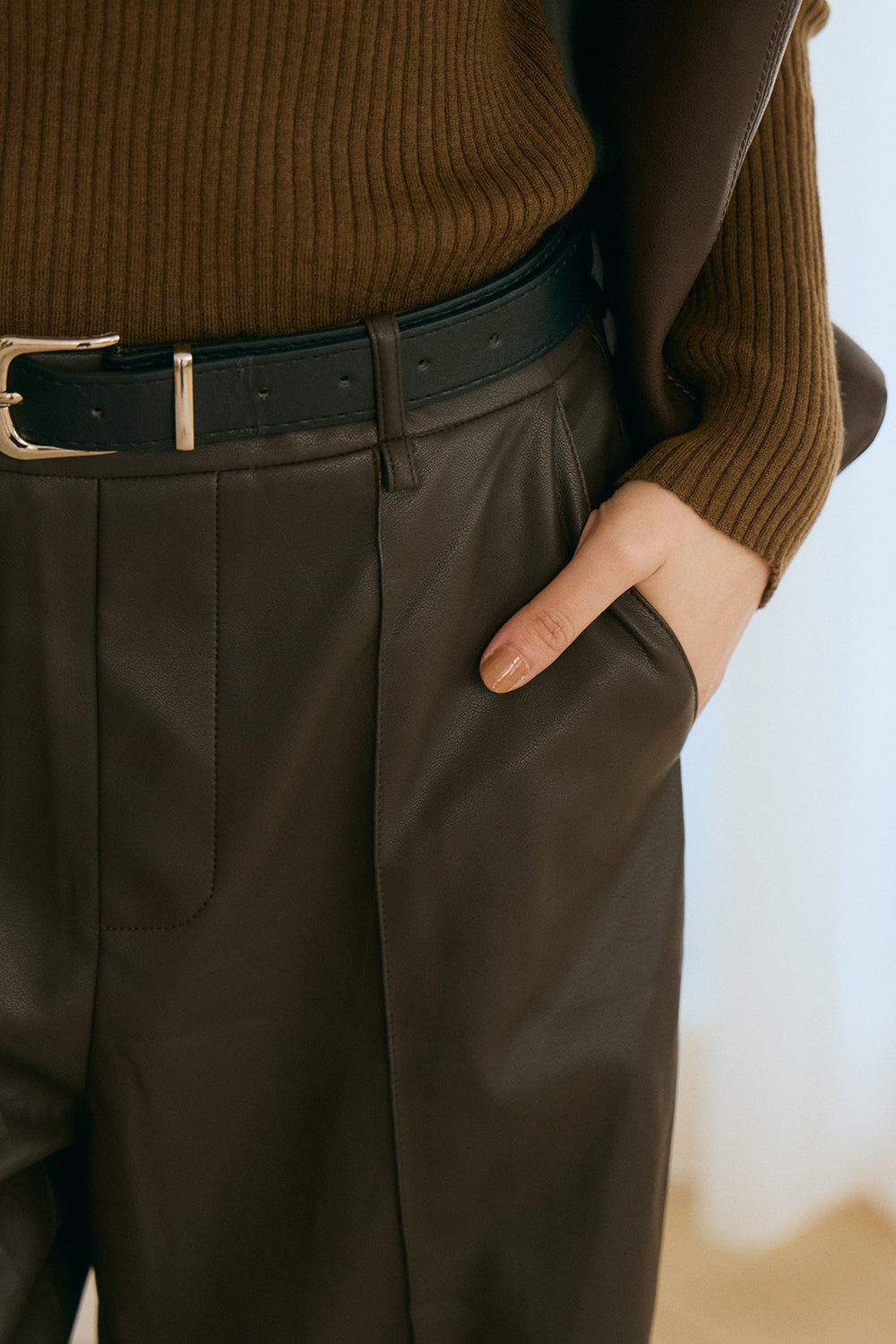 皮革側拉鍊寬褲<br>Faux Leather Wide-Leg Pants