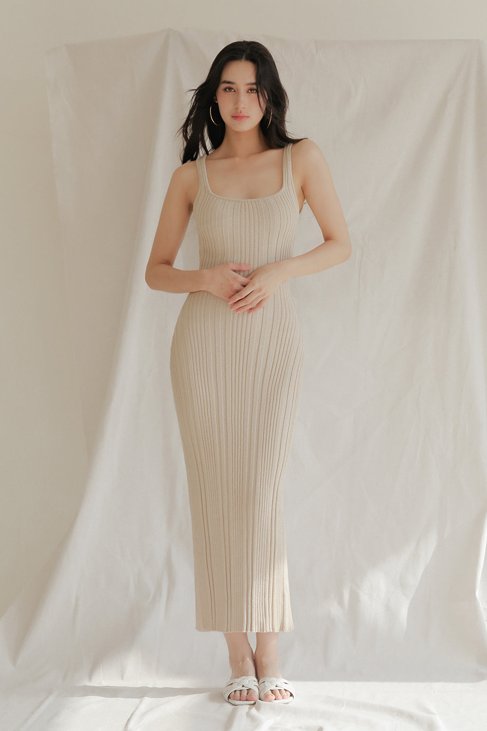 坑條針織方領襯墊長洋裝<br>WIDE RIBBED KNIT MAXI BRA DRESS