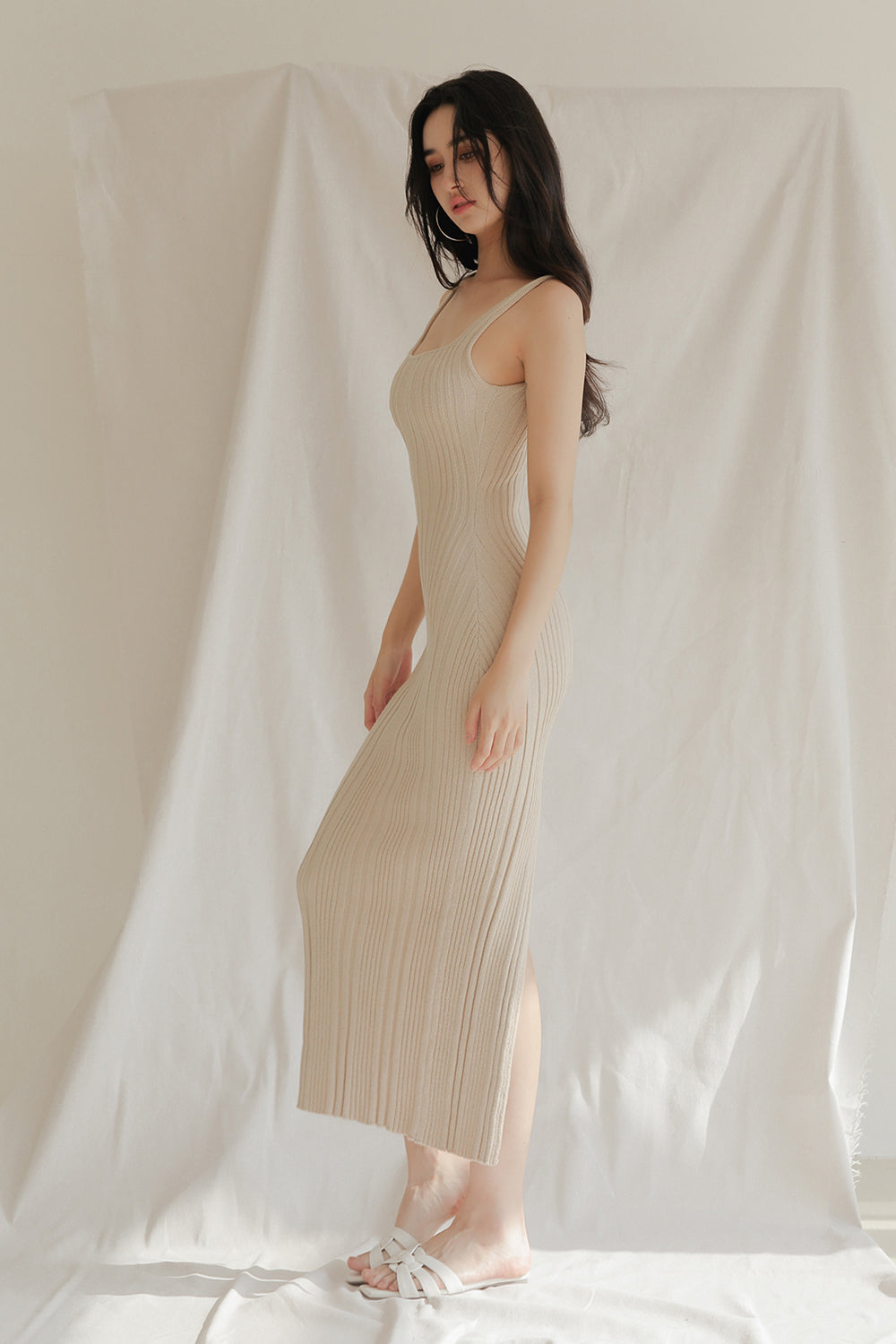 坑條針織方領襯墊長洋裝<br>WIDE RIBBED KNIT MAXI BRA DRESS