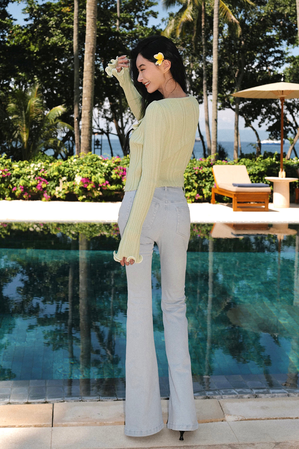 超彈修身剪裁牛仔喇叭褲<br>Bell-bottom Split Jeans