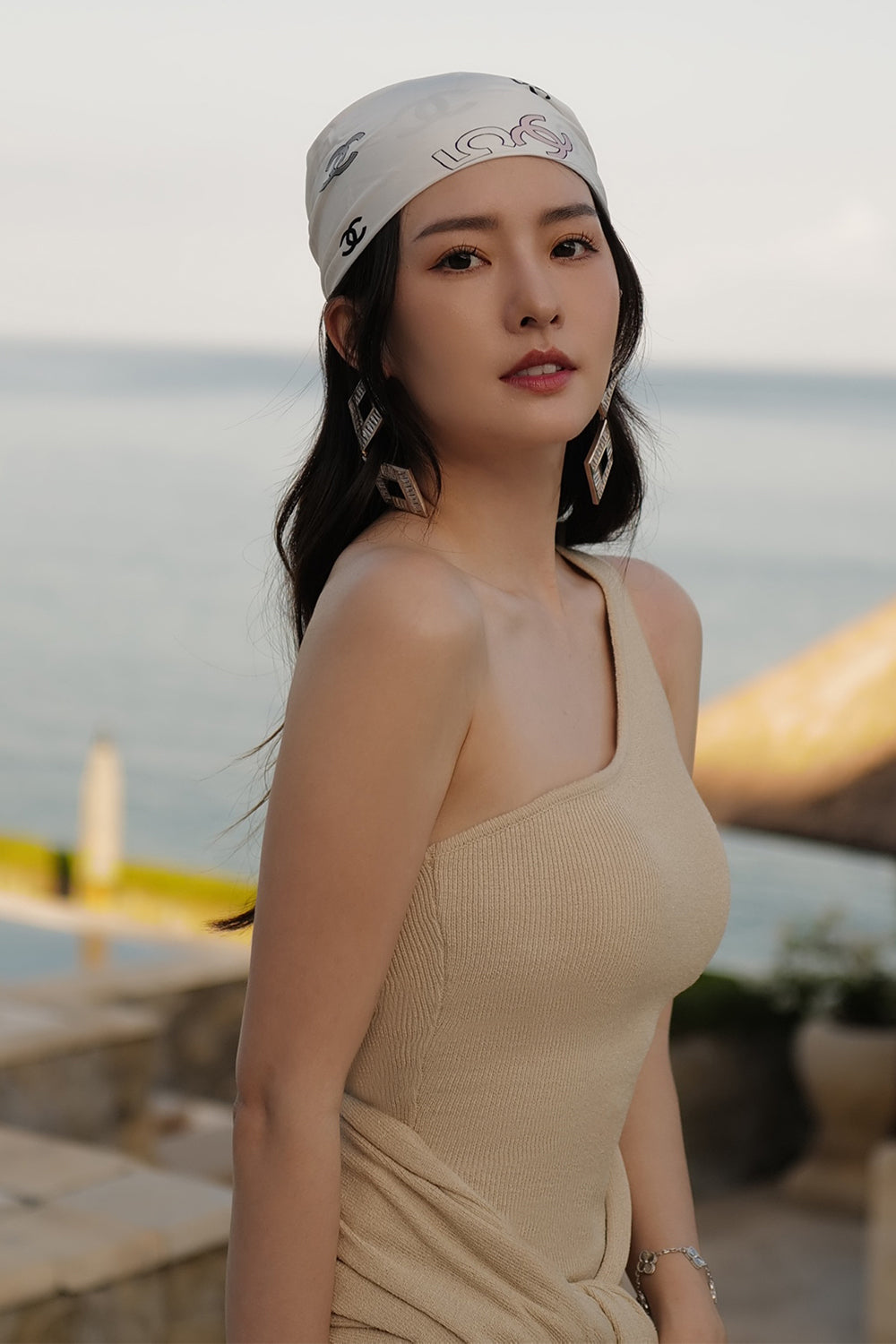 輕氧針織多穿襯墊短洋裝<br>Plain Knit Multiway Shawl Cut Out Mini Bra Dress