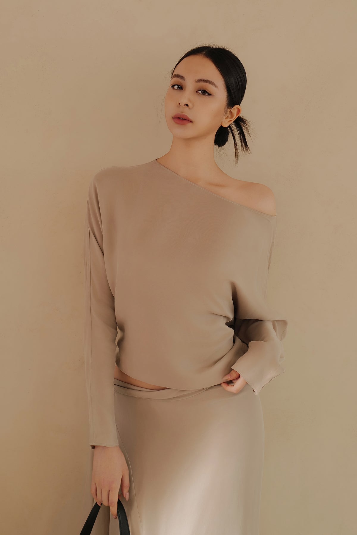 【預購】寬領長袖上衣<br>Eco-Friendly Wide-Neck Long-Sleeve Top