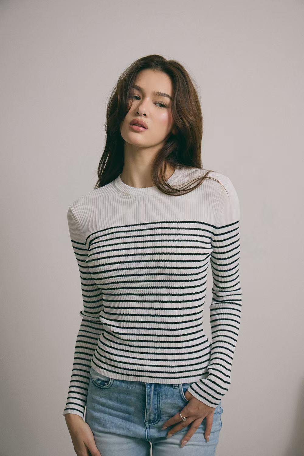 條紋針織圓領長袖上衣<br>Striped Knit Crewneck Long Sleeve Top