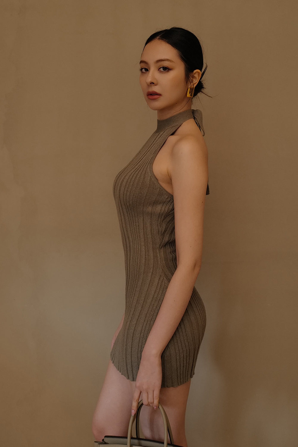 坑條針織繞脖綁帶襯墊短洋裝<br>Wide Ribbed Knit Halter Mini Bra Dress