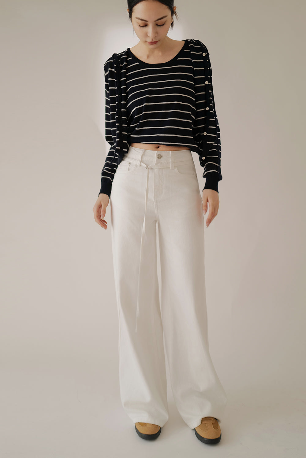 【預購】高腰牛仔寬褲（附腰帶）<br>High-Waisted Wide-Leg Jeans with Tie