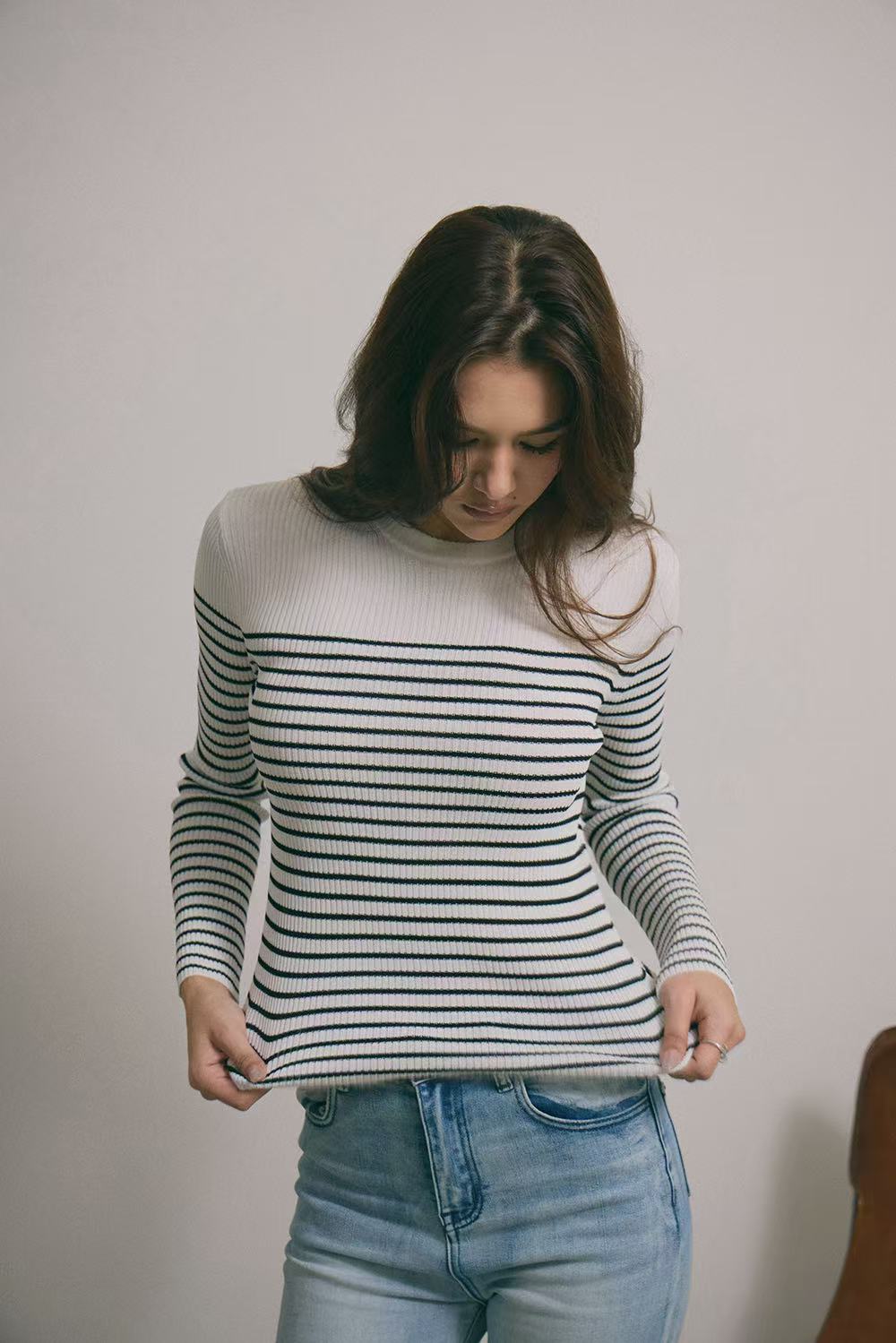 條紋針織圓領長袖上衣<br>Striped Knit Crewneck Long Sleeve Top