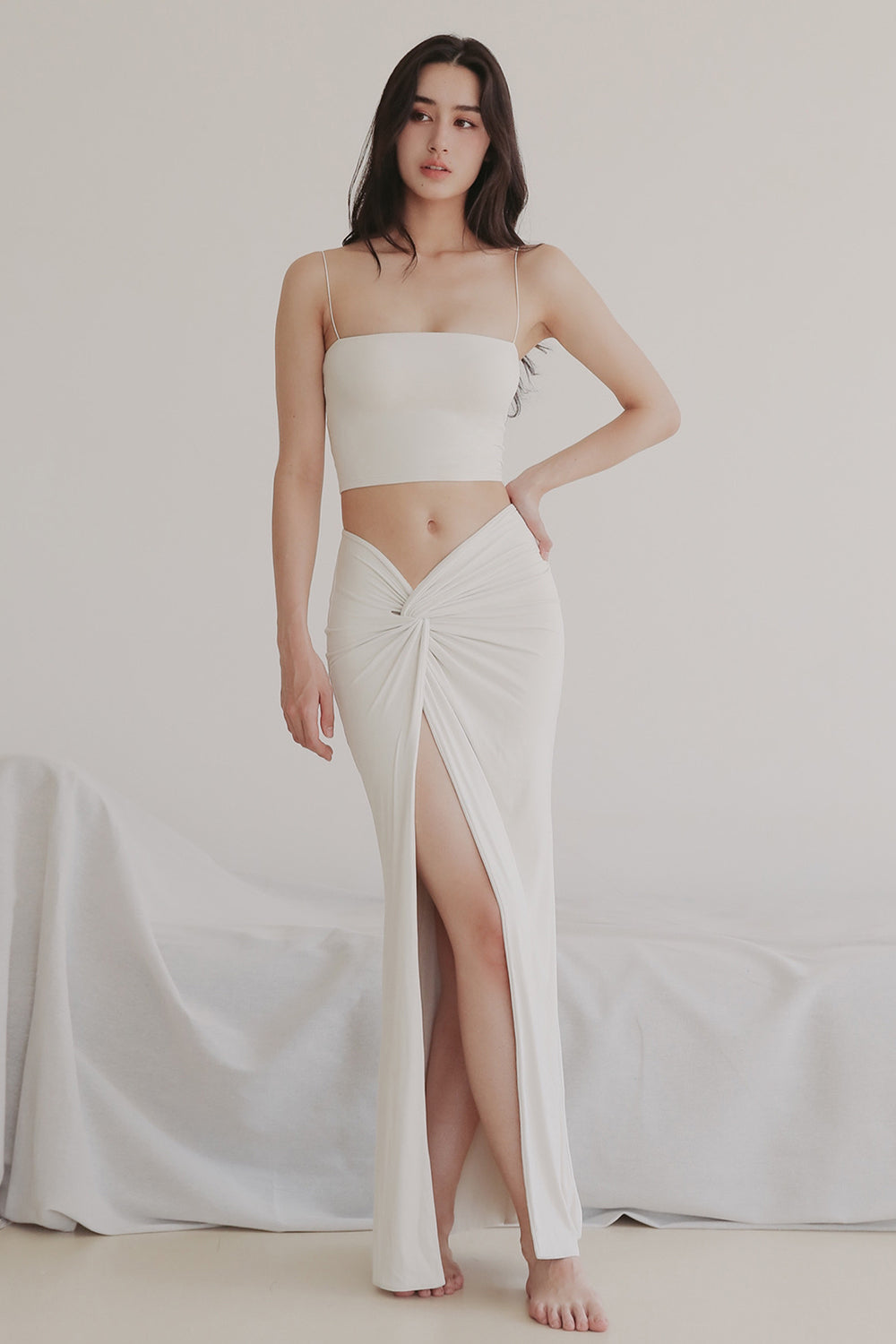 奶蓋扭結開衩長裙<br>mumm Soft Skirt With Slit