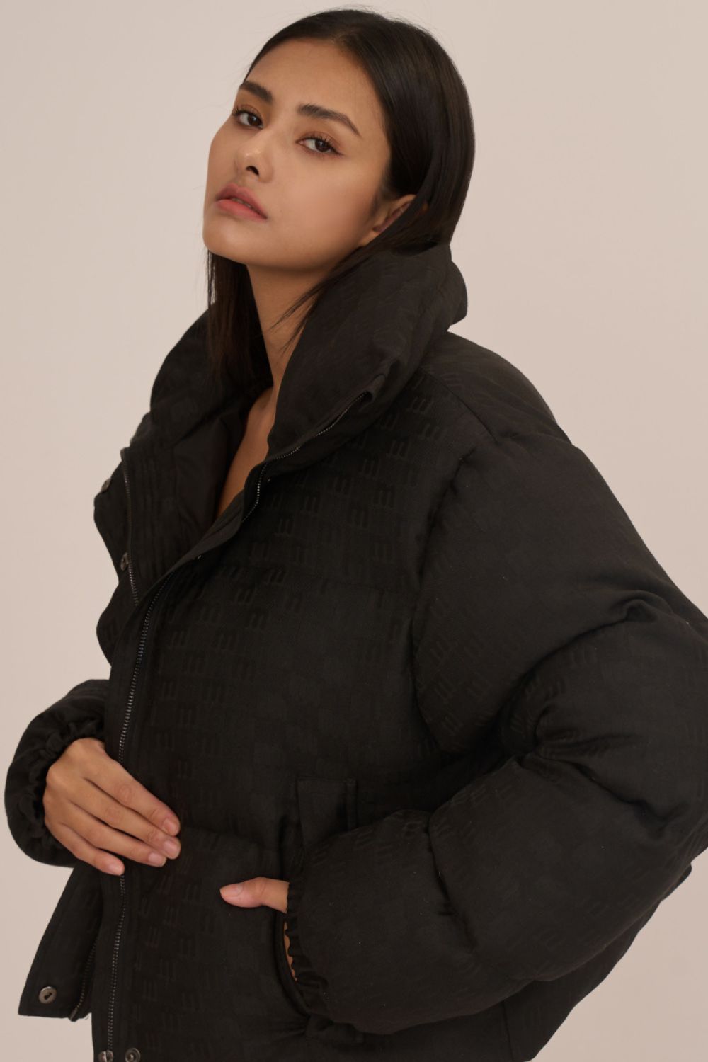 mumm 印花澎澎短版外套<br>MONOGRAM JACQUARD PUFFER COAT